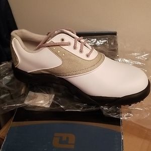 Golf shoes